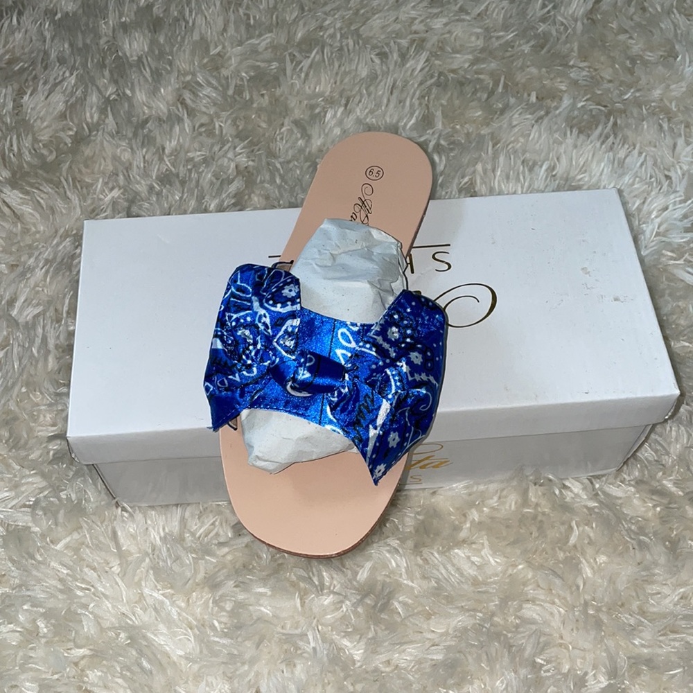 Blue bandana print open toe sandal.